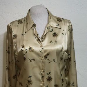 LAURA SCOTT Size: 16 Satin blouse
